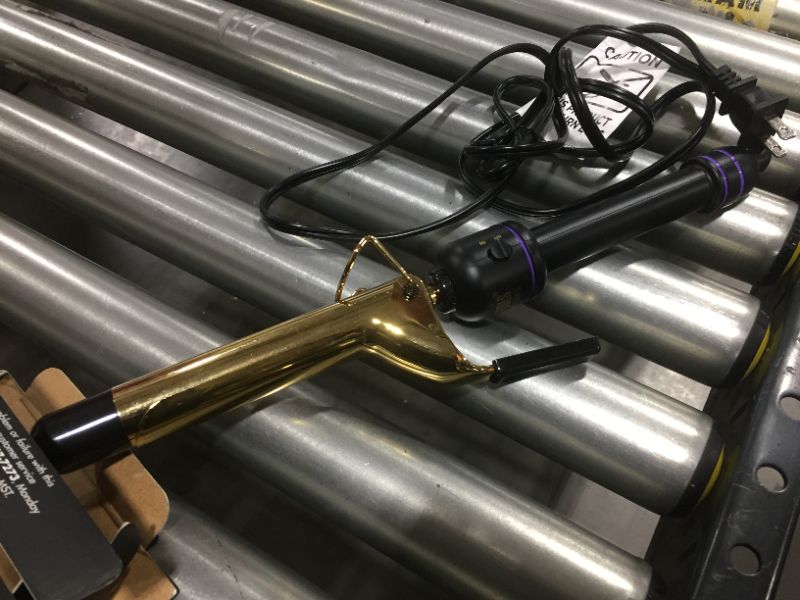 Photo 2 of Hot Tools Signature Series Gold Curling Iron/Wand - 1"
