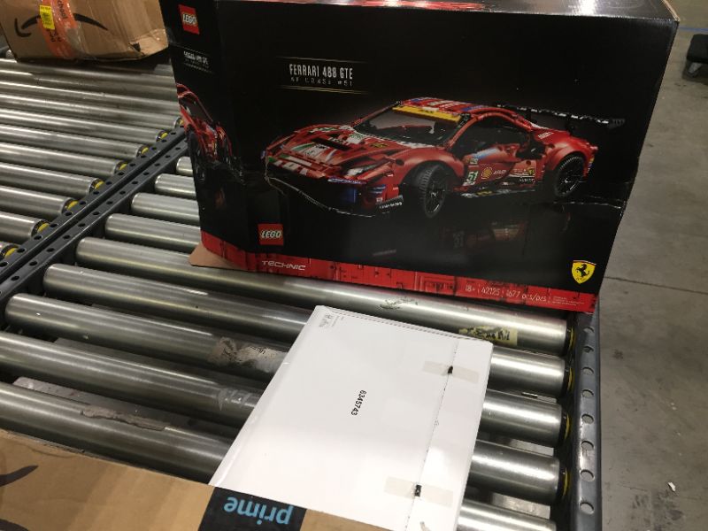 Photo 3 of LEGO Technic Ferrari 488 GTE "AF Corse #51" 42125
