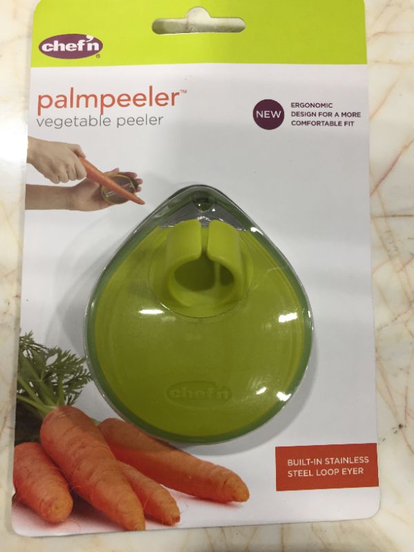 Photo 2 of Chef'n PalmPeeler Vegetable Peeler