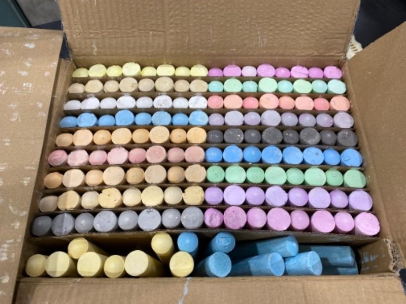 Photo 2 of 160 PCS WASHABLE SIDEWALK CHALKS SET NON-TOXIC JUMBO CHALK FOR OUTDOOR ART PLAY, PAINTING ON CHALKBOARD, BLACKBOARD AND PLAYGROUND
