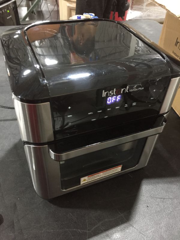 Photo 2 of Instant Vortex Plus 10 qt 7-in-1 Air Fryer Toaster Oven Combo