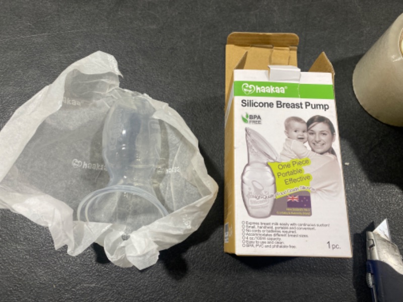 Photo 2 of Haakaa Manual Breast Pump 4oz/100ml, New Style
