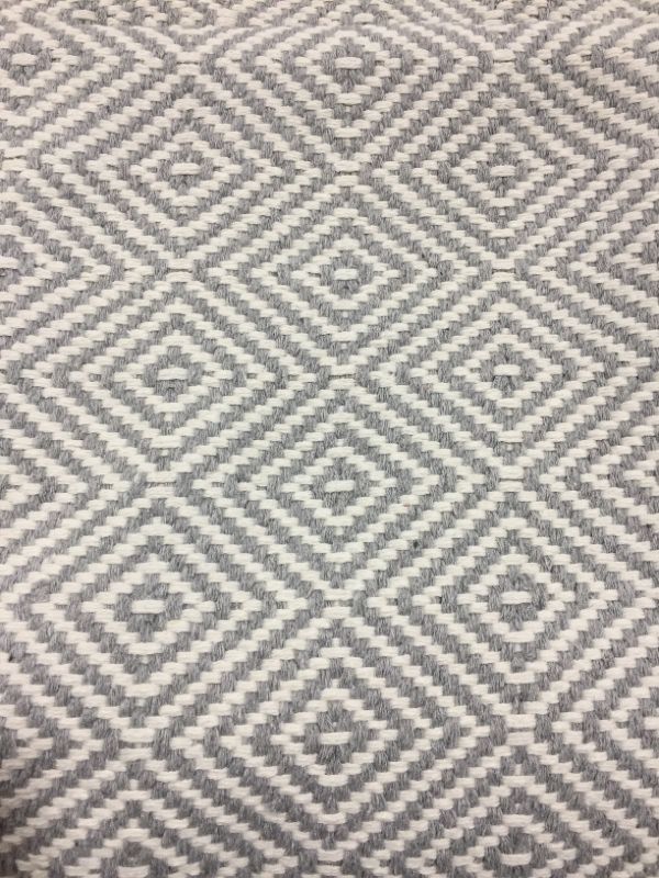 Photo 1 of Area rug 47 x 70 in