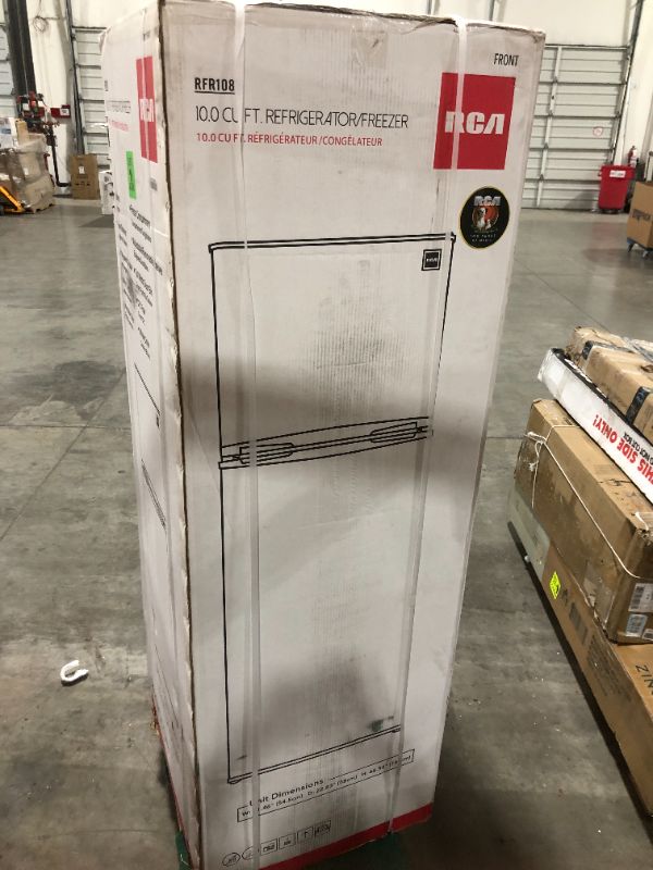 Photo 3 of RCA RFR1085 10.0 cu. ft. Refrigerator/Freezer, 10, White
