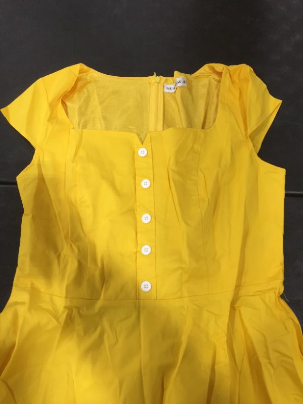 Photo 2 of WOMENS YELLOW MUADRESS
SIZE 2XL