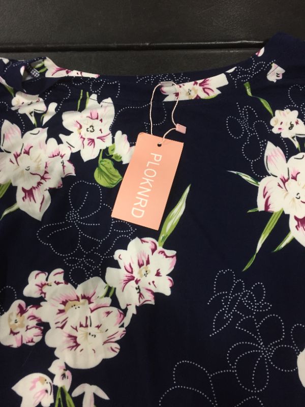 Photo 2 of WOMENS FLORAL SHIRT
SIZE 20W