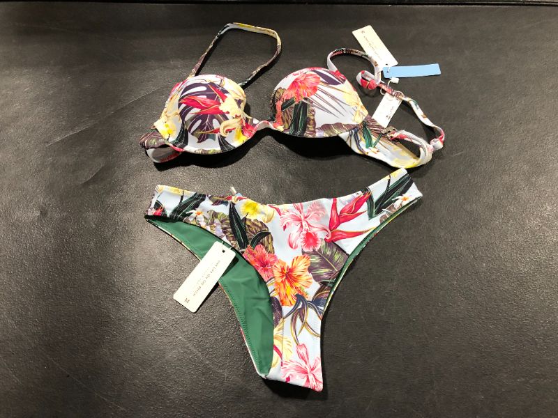 Photo 1 of CUPSHE Tropische Reversible-Bikini Medium
