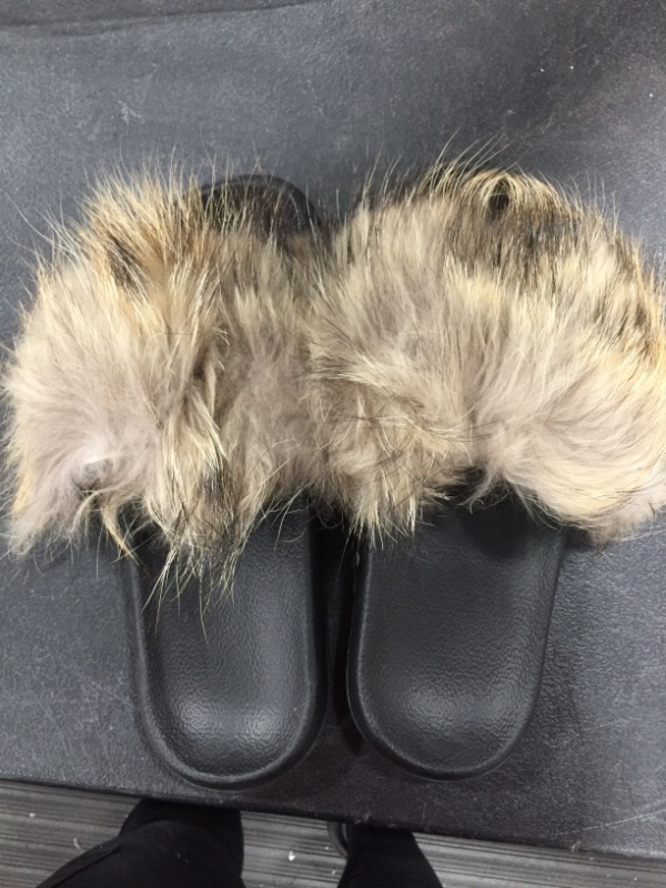 Photo 1 of Fluffy slides, Size not listed possibly a medium or size 7