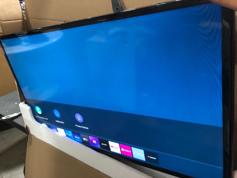 Photo 2 of SAMSUNG 40-inch Class LED Smart FHD TV 1080P (UN40N5200AFXZA, 2019 Model)
