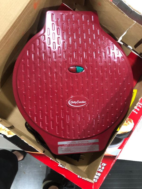 Photo 2 of Betty Crocker Pizza Maker, Red