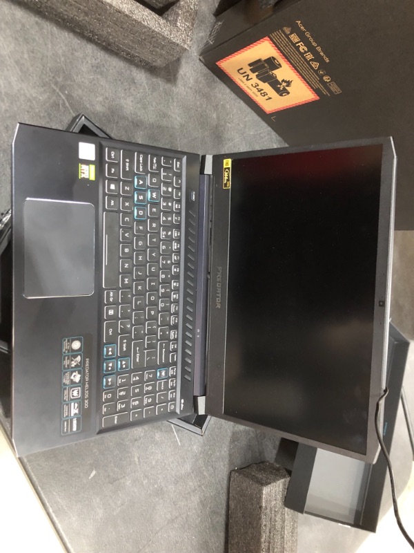 Photo 2 of Acer Predator Helios 300 i7-10750H RTX 2060 15.6" 144Hz 16GB 512gb  ** PARTS ONLY DOES NOT TURN ON** 