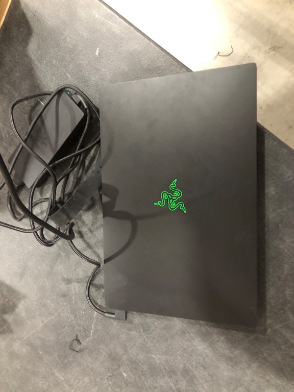 Photo 3 of Razer RZ0903286E22 Blade 15 Base Edition - Full HD 144Hz - GeForce RTX 2060 - Black ** DOES NOT TURN ON**