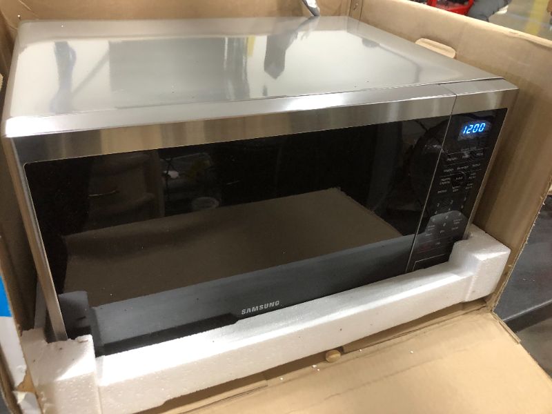 Photo 3 of Samsung 1.4 cu. ft. Countertop Microwave- Stainless Steel