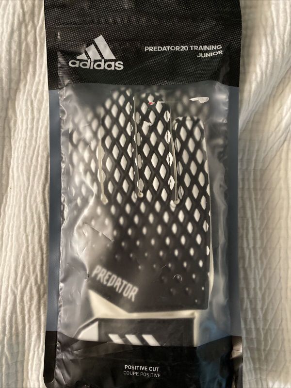 Photo 1 of New Adidas Juinor Soccer Predator 20 Training Goalkeeper Gloves Size 5 FS0411
