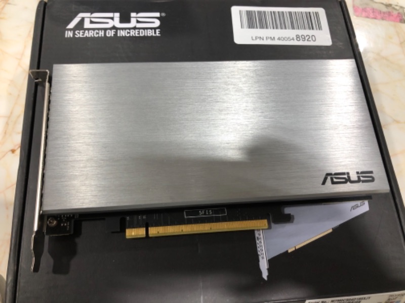 Photo 2 of Asus HYPER M.2 X16 CARD V2 Supports up to four PCIe 3.0 x4 M.2 Socket 3 transfer rate up to 128Gbps