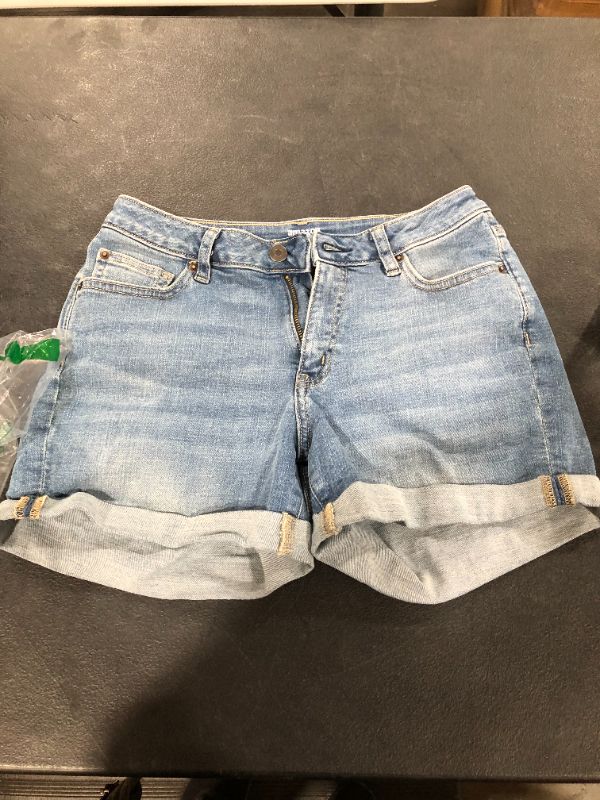 Photo 1 of AMAZON ESSENTIALS WOMEN'S DENIM SHORTS SIZE 6