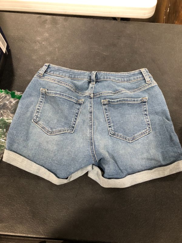 Photo 2 of AMAZON ESSENTIALS WOMEN'S DENIM SHORTS SIZE 6