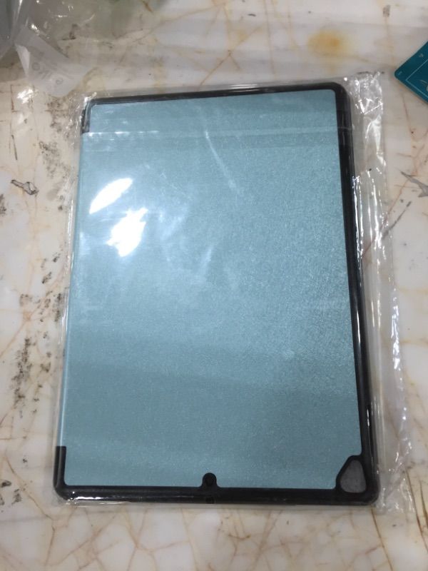 Photo 2 of Ipad Air 3 gen Case