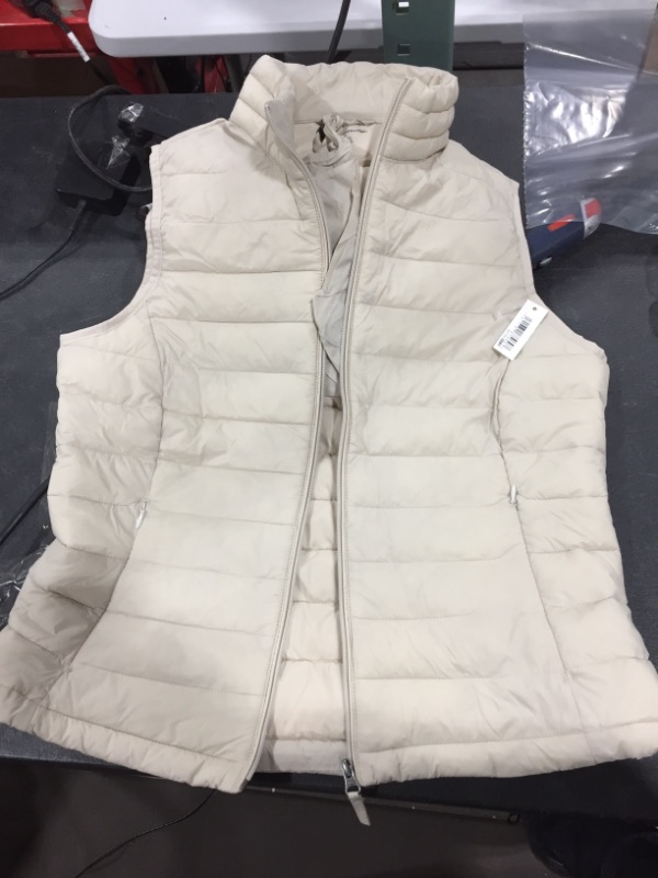 Photo 2 of Amazon Essentials Women's Lightweight Water-Resistant Packable Down Vest
size large