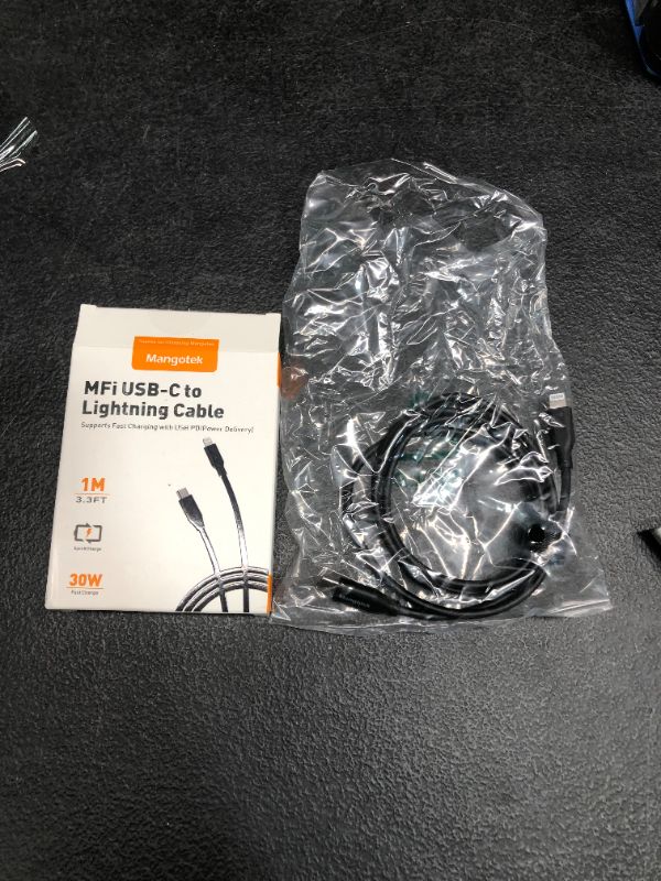 Photo 2 of mangotek mfi usbc to lightning cable 3.3 ft