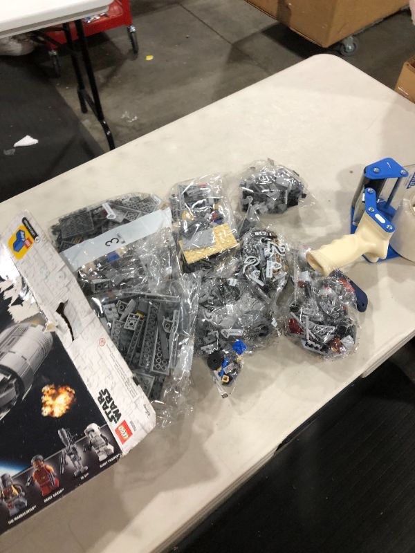 Photo 2 of LEGO Star Wars: The Mandalorian The Razor Crest 75292 Exclusive Building Kit, New 2020 (1,023 Pieces)