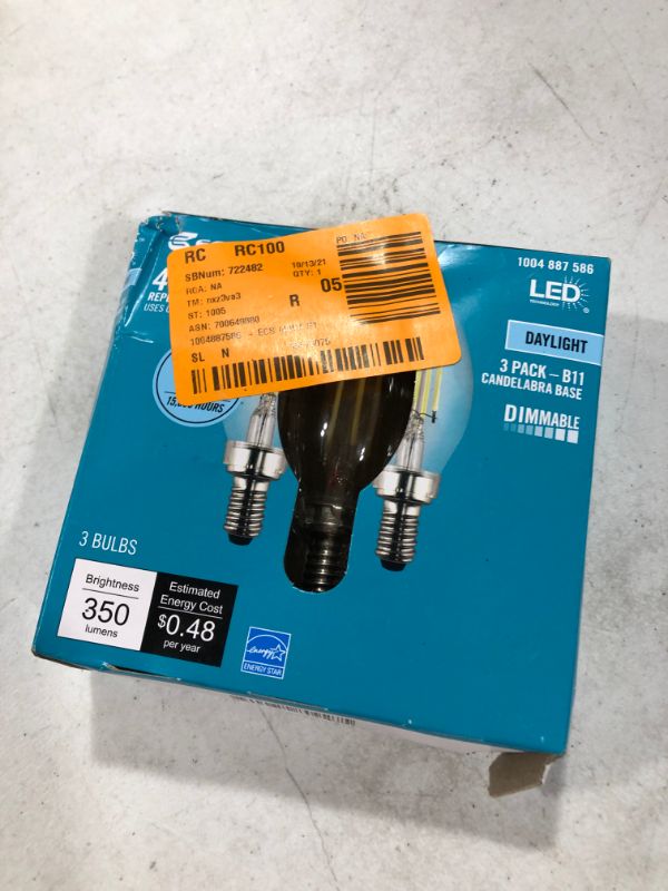Photo 1 of : 40-Watt Equivalent B11 Candle Dimmable Vintage LED Bulb Daylight 3ct
