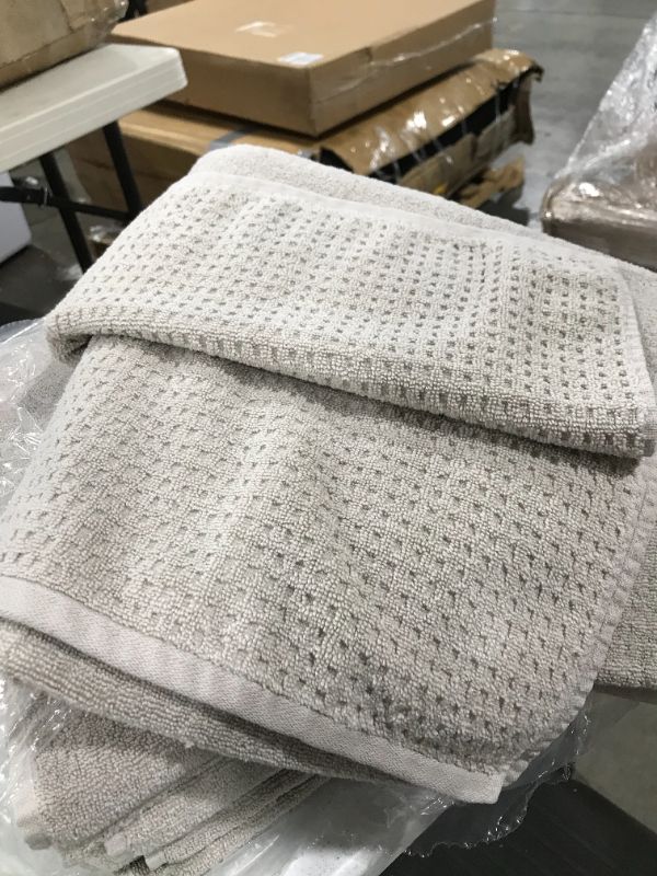 Photo 2 of 4pk beige towels
