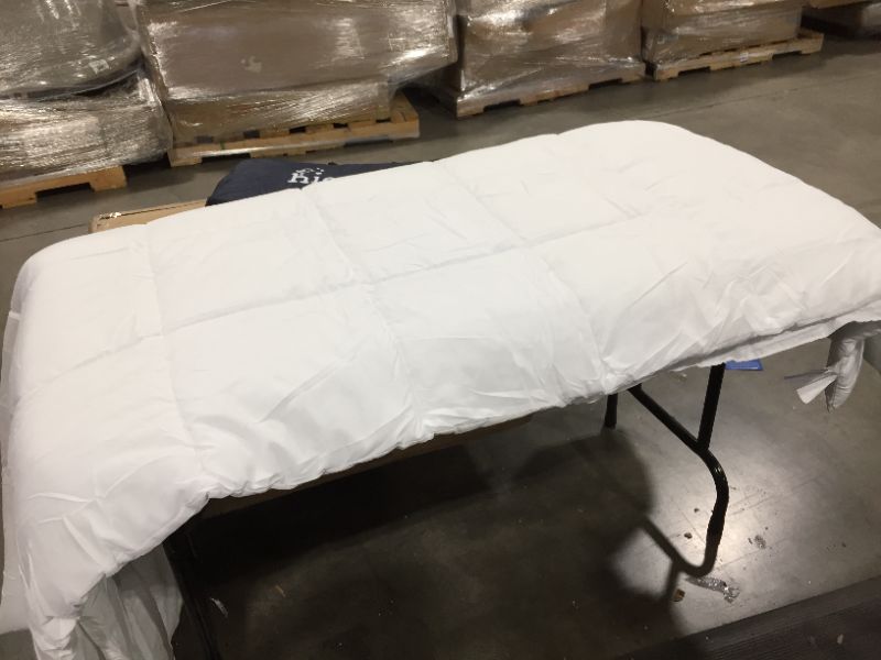 Photo 2 of Amazon Basics Down Alternative Bedding Comforter Duvet Insert, Full / Queen, White, Light
