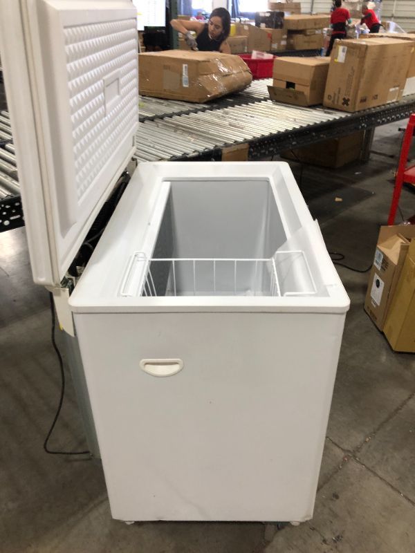 Photo 5 of Smad 7 Cu.ft Propane Freezer 2-Way 110 volts & LP Gas Chest Freezer for Indoor & Outdoor Automotive Off Grid Hunting & Fishing, White