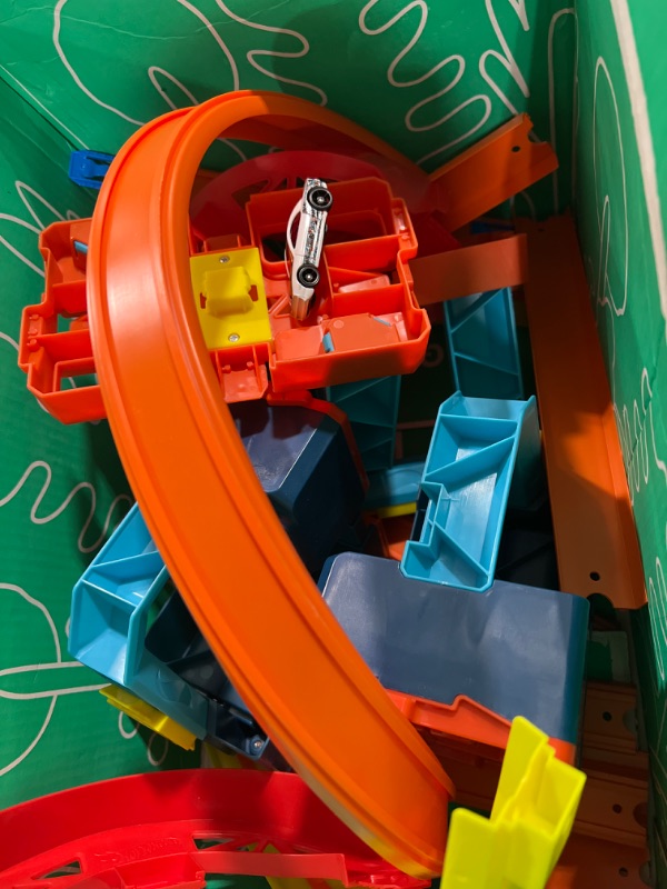 Photo 2 of Hot Wheels Track