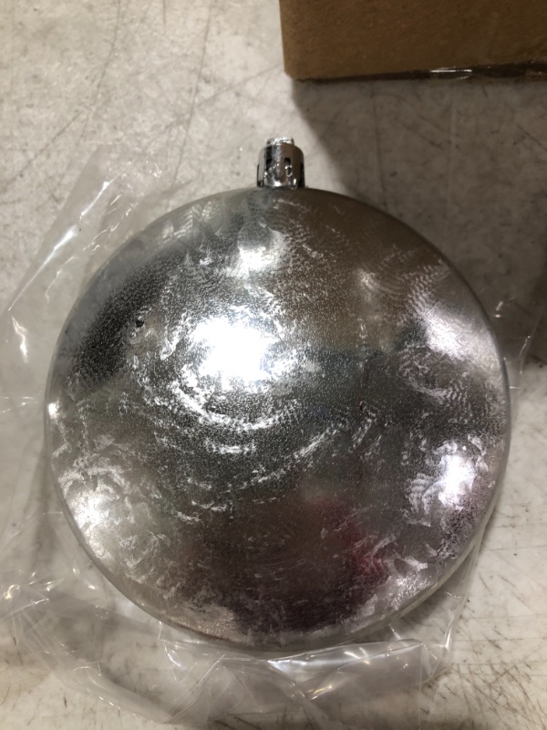 Photo 1 of CHRISTMA ORNAMENTS, BOX OF 6 DISCS. PLASTIC.
