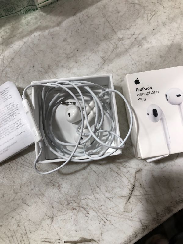 Photo 2 of Apple Earpods 3.5mm With Mic White