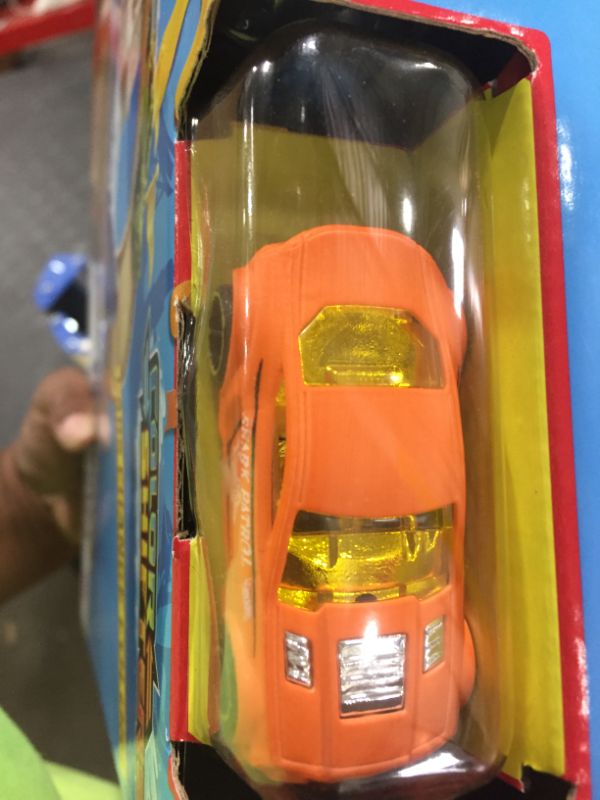 Photo 3 of Hot Wheels Color Shifters Sharkport Showdown [Amazon Exclusive]
