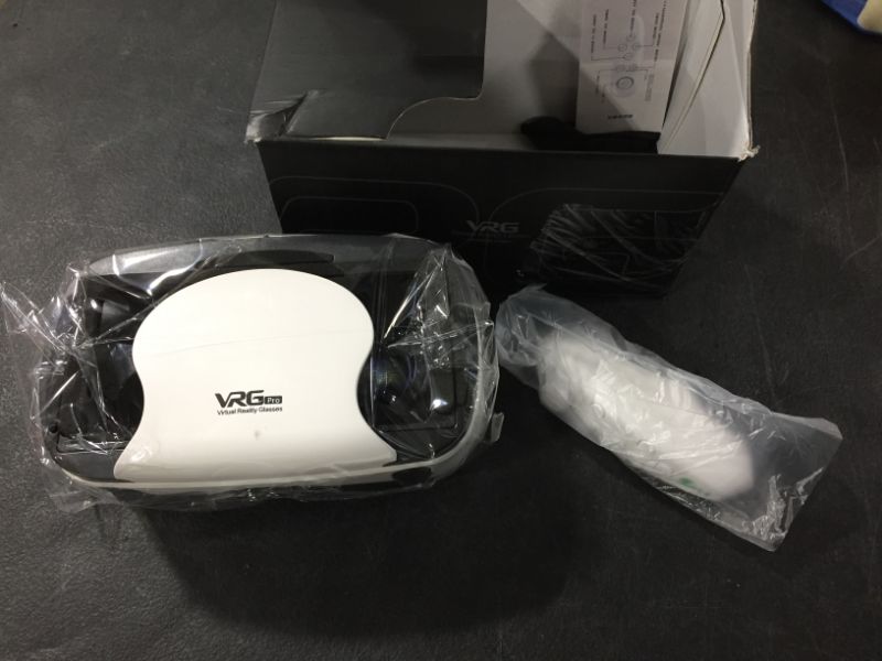 Photo 2 of [VRG PRO] VR Headset with Controller, Compatible with iPhone and Android Phones, Blu-ray Lens, 4K Image Quality | Comfortable and Adjustable Glasses with Full Eye Protection
