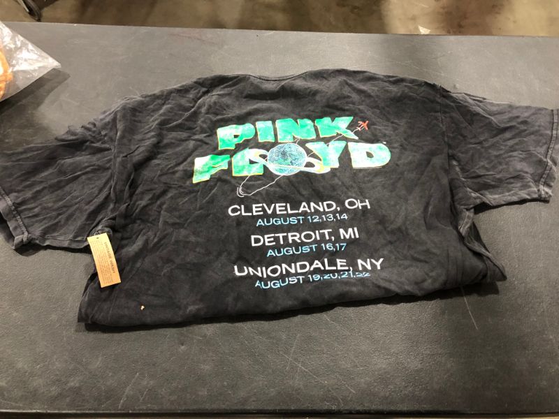 Photo 4 of 1987 Pink Floyd World Tour Shirt
