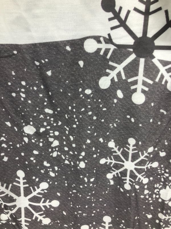 Photo 1 of Womens Christmas snowflake Long Sleeve (XL)