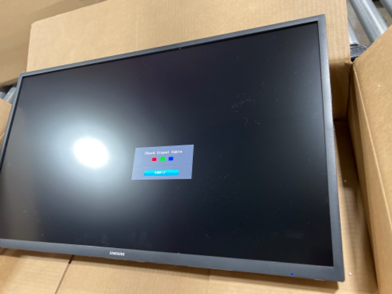 Photo 1 of UJ59 Series U32J590UQN 32" LED 4K UHD FreeSync Monitor (DisplayPort, HDMI)