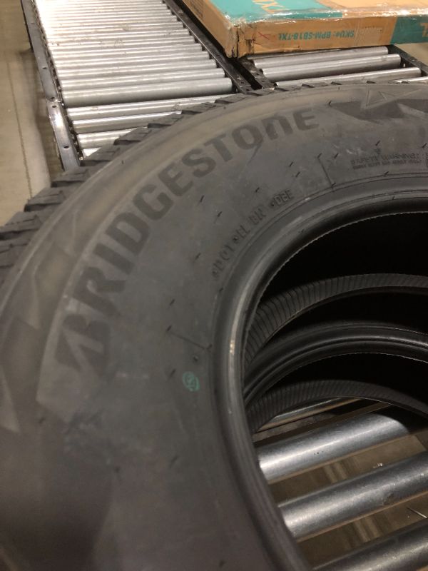 Photo 4 of (2 pack) Bridgestone Blizzak DM-V2  235/75R15 109R
