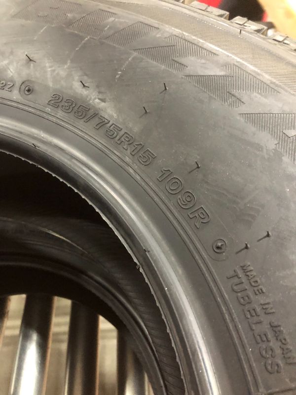 Photo 3 of (2 pack) Bridgestone Blizzak DM-V2  235/75R15 109R
