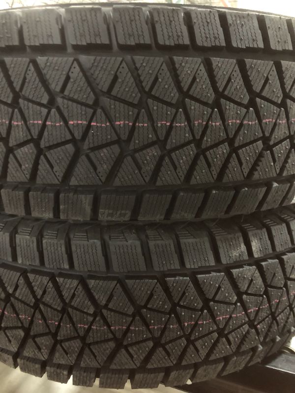 Photo 2 of (2 pack) Bridgestone Blizzak DM-V2  235/75R15 109R
