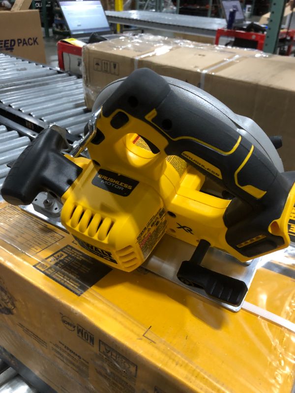 Photo 2 of DEWALT 20V MAX 7-1/4-Inch Circular Saw with Brake, Tool Only, Cordless