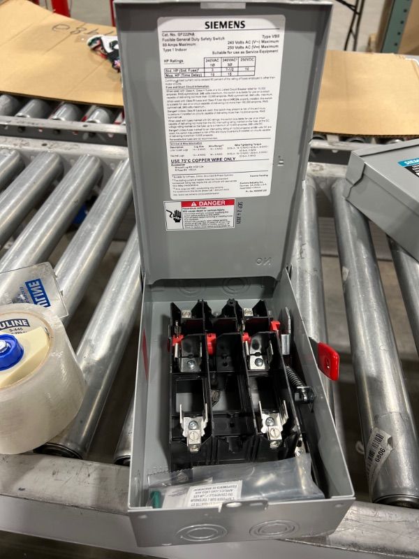 Photo 1 of 2pk SIEMENS General SIE GF222NA FUS GEN Duty Safety Switch, ANSI 61 Grey
