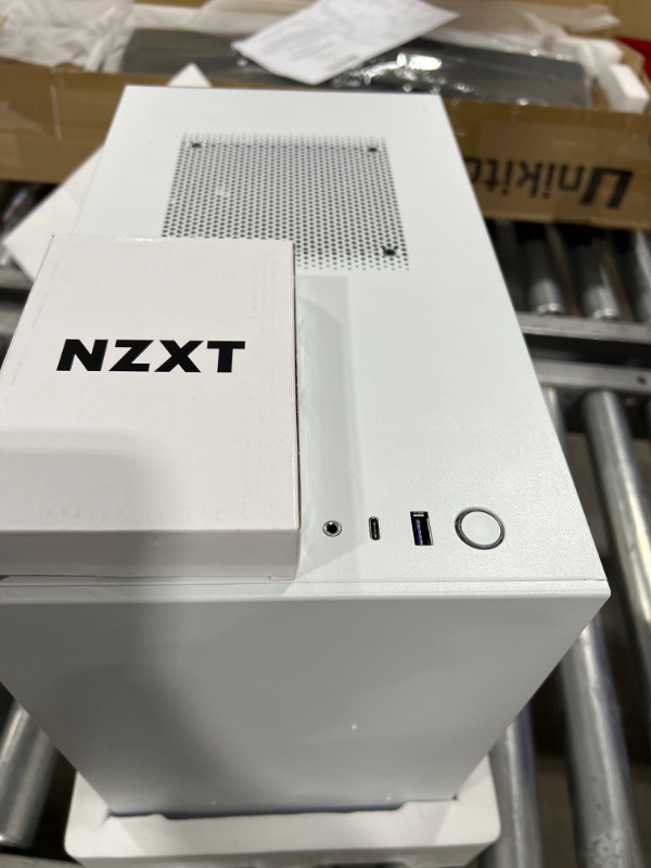 Photo 2 of NZXT H210i - CA-H210i-W1 - Mini-ITX PC Gaming Case - Front I/O USB Type-C Port - Tempered Glass Side Panel Cable Management - Water-Cooling Ready - Integrated RGB Lighting - White/Black
