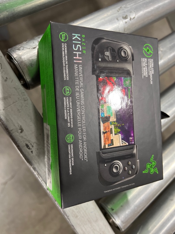 Photo 1 of Razer Kishi Mobile Game Controller / Gamepad for Android USB-C: Xbox Game Pass Ultimate, xCloud, Stadia, GeForce NOW, Luna - Passthrough Charging - Low Latency Phone Controller Grip - Samsung, Pixel
