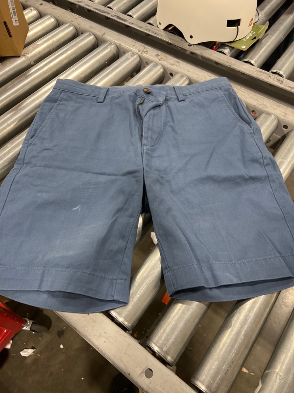 Photo 2 of Amazon Essentials Men's Classic-fit 7" Short size 30