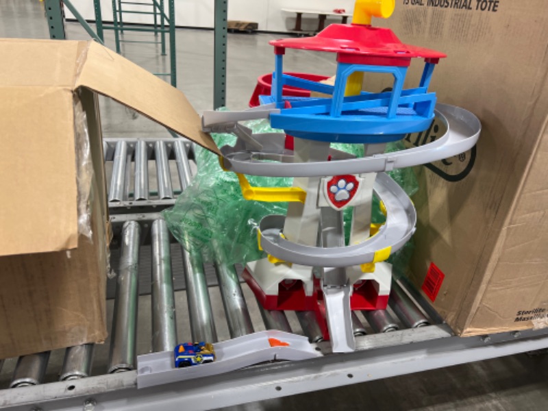 Photo 2 of PAW Patrol, True Metal Adventure Bay Rescue Way Playset with 2 Exclusive Vehicles, 
