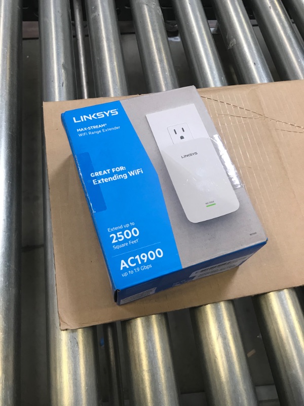 Photo 5 of Linksys WiFi Extender, WiFi 5 Range Booster, Dual-Band Booster, 2,500 Sq. ft Coverage, Speeds up to (AC1900) 1.9Gbps - RE7000
