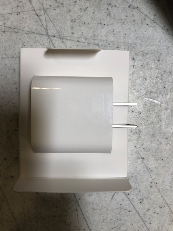 Photo 3 of Apple 20W USB-C Power Adapter
