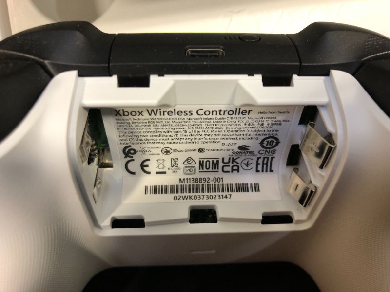 Photo 3 of Xbox Series X|S Wireless Controller

