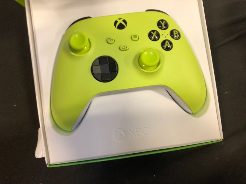 Photo 1 of Xbox Series X|S Wireless Controller

